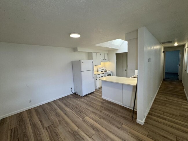Building Photo - 6825 Lotus St