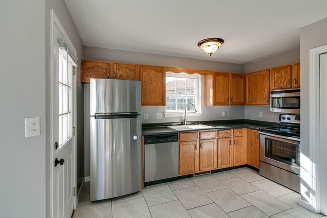 Building Photo - 940 Applegrove Cir