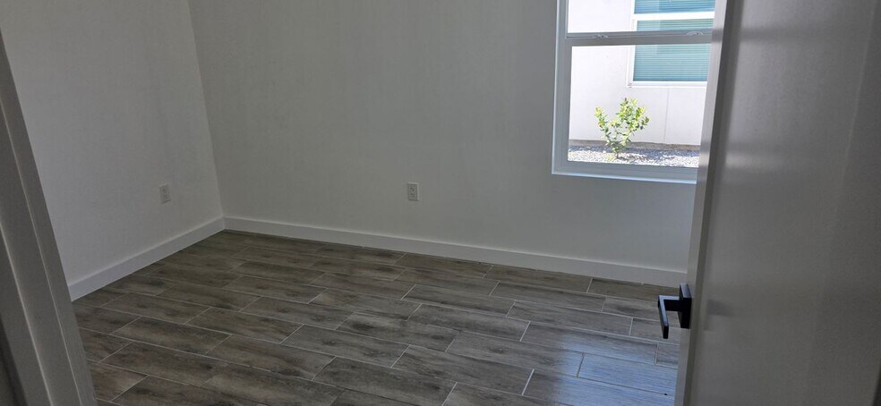 Building Photo - 11409 N 25th St