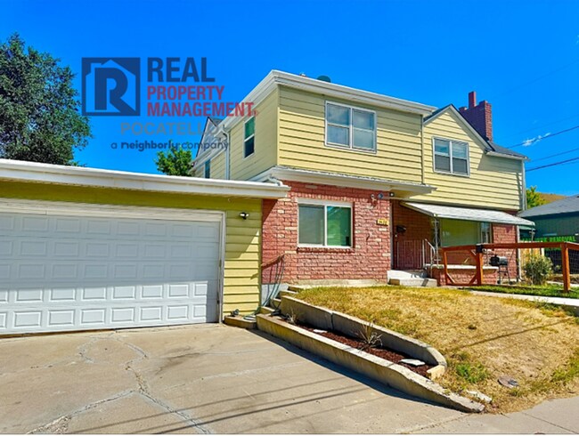Primary Photo - 1420/1422 E Elm St