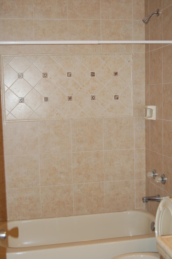 Building Photo - 230 New Castle Dr