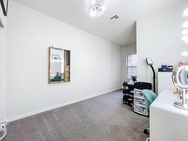 Building Photo - 2757 Troubadour St