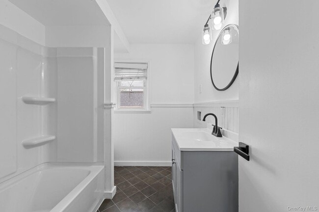 Building Photo - 218 Islip Blvd