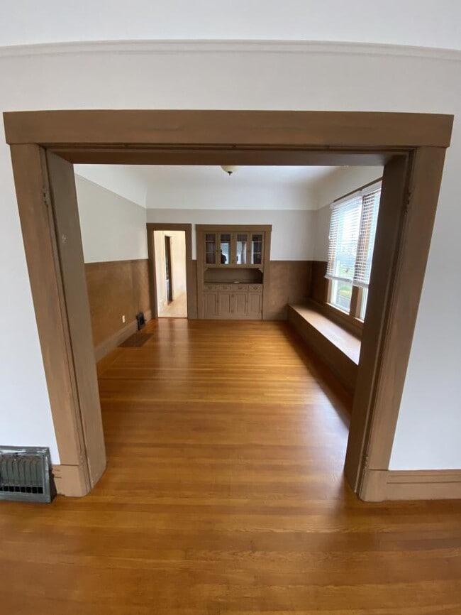 Building Photo - 4 bedroom in Daly City CA 94015