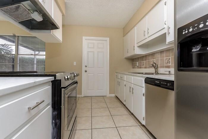 Building Photo - 4134 April St N