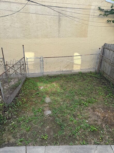 Building Photo - 5536 Ridge Ave