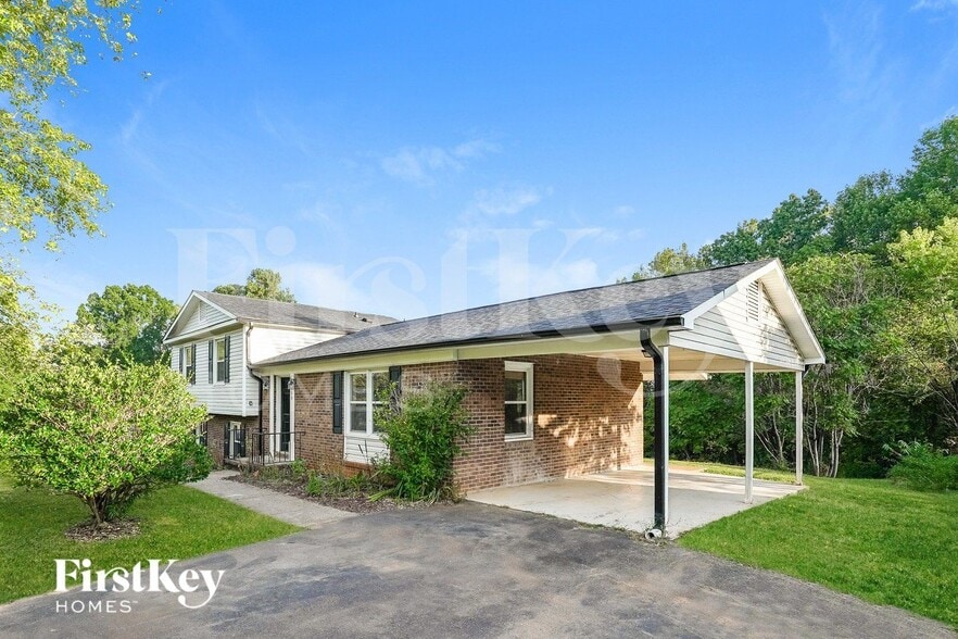 Building Photo - 2350 Woodgreen Rd