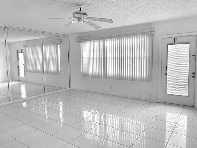 Building Photo - 1067 Yarmouth E