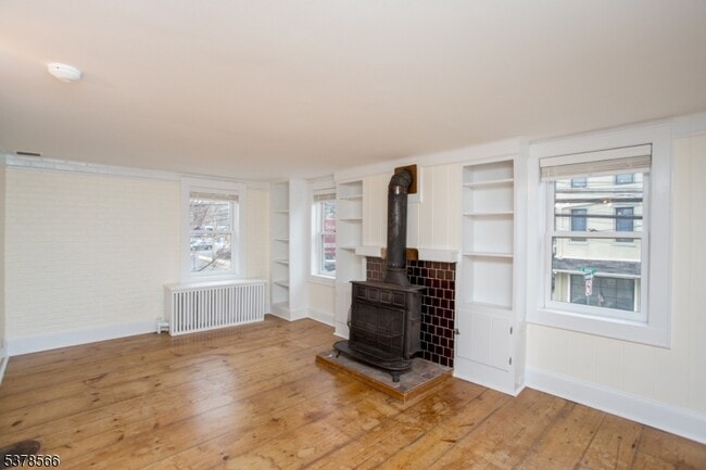 Building Photo - 67 Ferry St