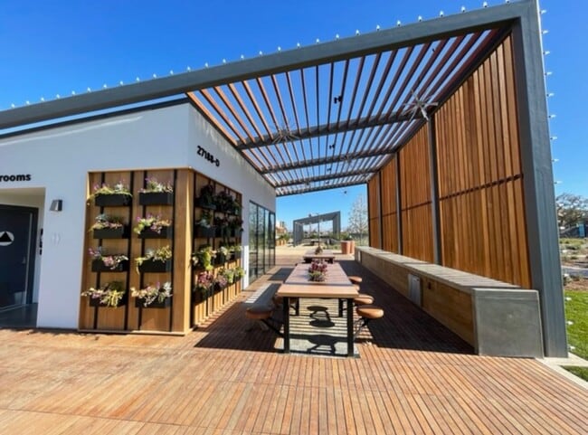 Building Photo - Five Points - 2 Bedroom Townhome for Rent in Valencia.