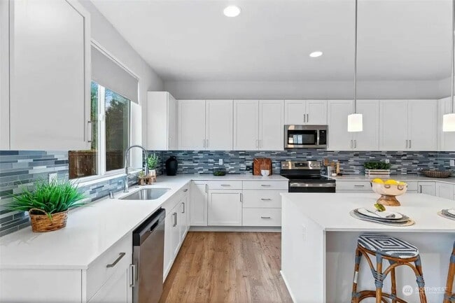 Building Photo - 8412 55th Pl NE