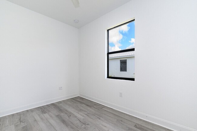 Building Photo - 3304 Glencove St