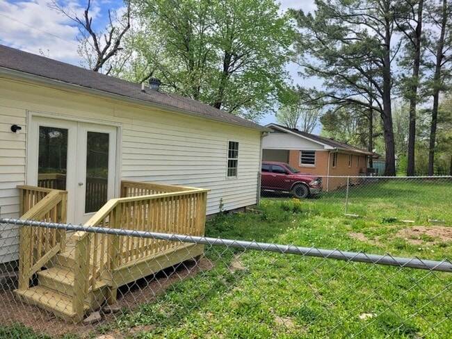 Building Photo - 124 Meadowbrook Dr