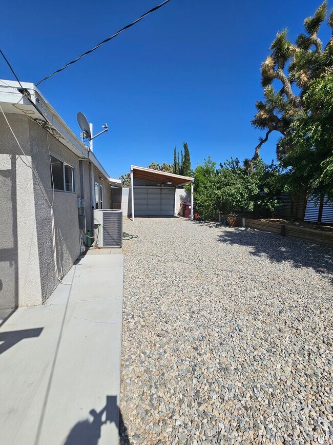 Building Photo - 2 Bedroom 2 Bathroom fully electric house ...