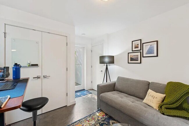 Building Photo - Beatiful 2 bed/ 2 bath townhome in Madison...