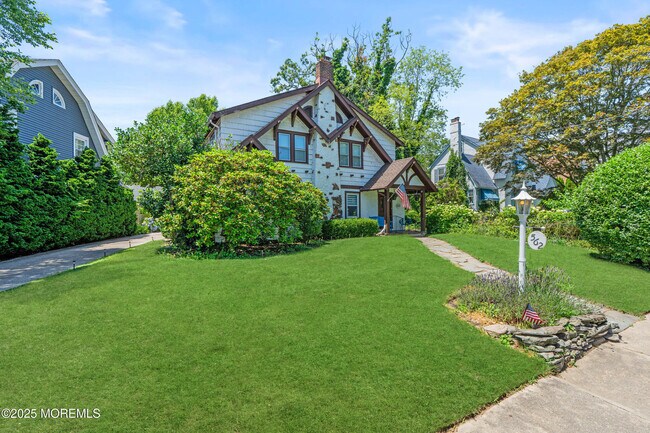 Building Photo - 562 N Edgemere Dr