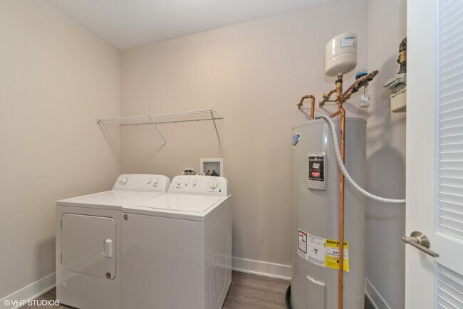 Building Photo - 18w070 Royce Blvd