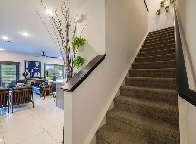 Building Photo - 3 Bedroom 2.5 Bathroom Townhome with 2 Car Garage and Fenced Patio!**ASK ABOUT MOVE IN SPECIAL**