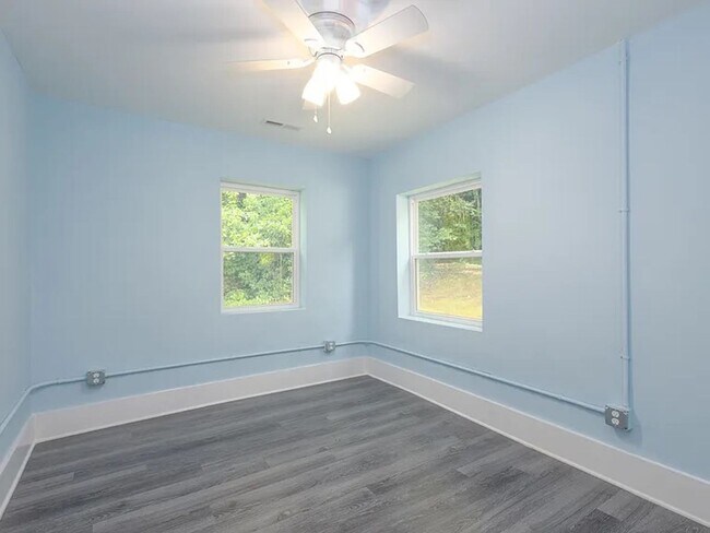 Building Photo - 2 Bedrooms • 2 Full Bathrooms • ~1,254?sq?ft • ~0.34-acre lot