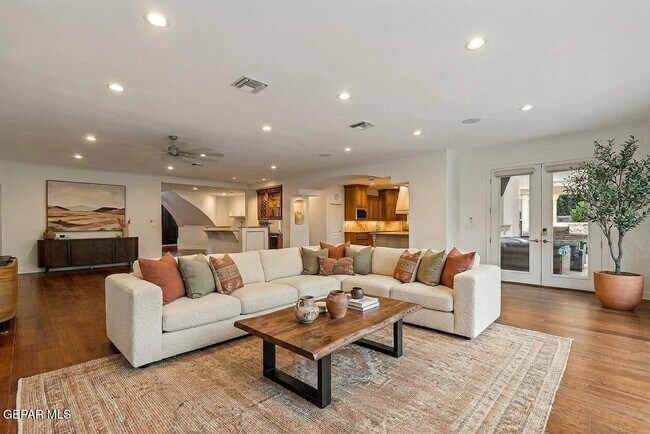 Building Photo - 6528 Calle Placido Dr