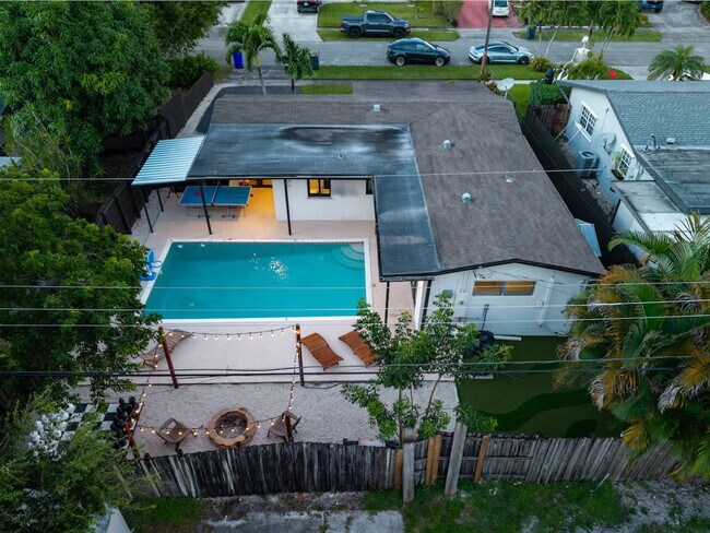 Building Photo - 6450 Perry St