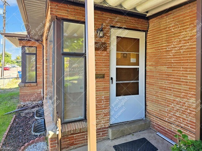 Building Photo - 2 br, 1 bath Duplex - 4300 S Acoma St