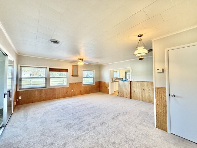 Building Photo - 2107 W Avalon Rd