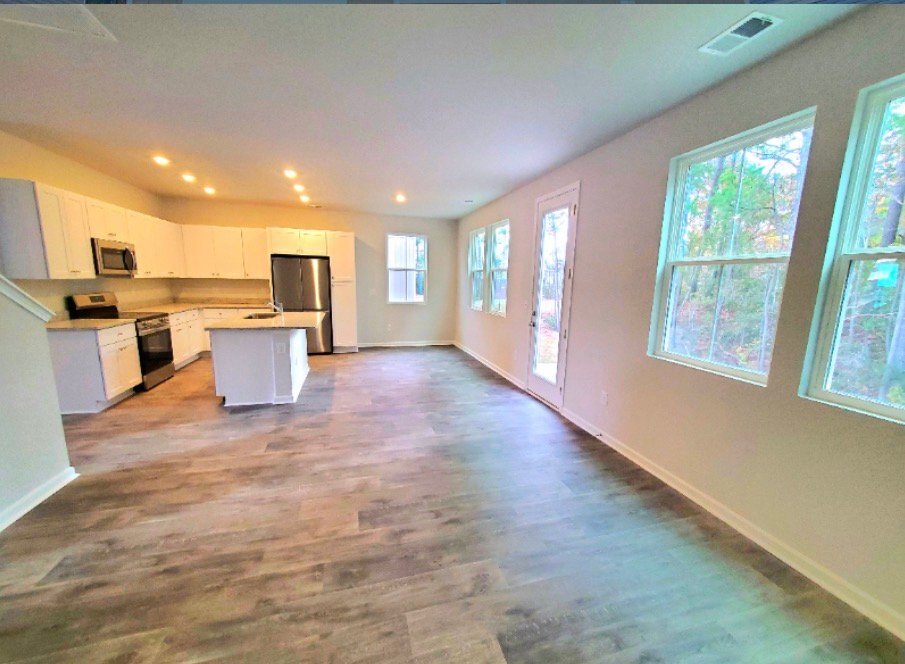 Building Photo - 160 Cypress Holw Dr