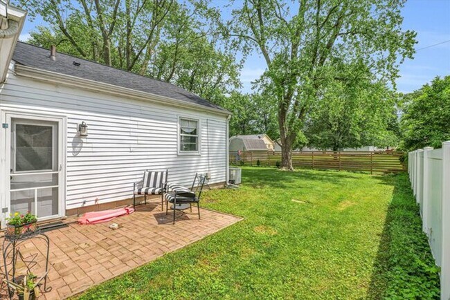 Building Photo - Renovated Ranch home in Champaign - AVAILA...