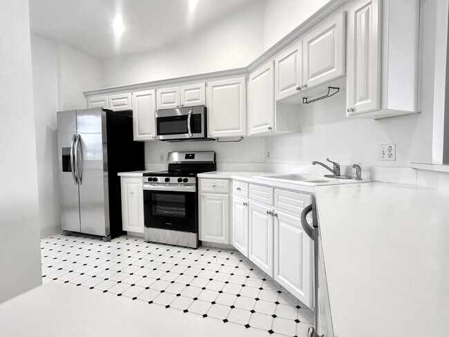 Building Photo - Gated Grasslands Community - 3/2 with a Balcony