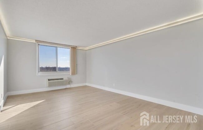 Building Photo - 160 Overlook Ave