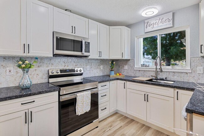 Primary Photo - Move-In Special: Stunning Home Professiona...