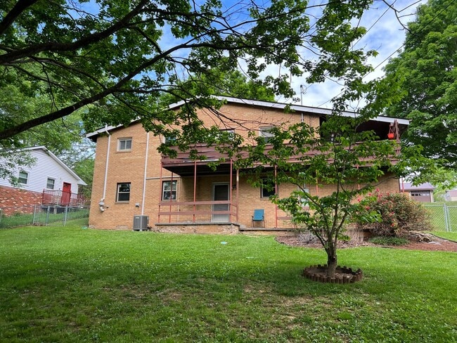 Building Photo - Charming 3 Bedroom Christiansburg Home