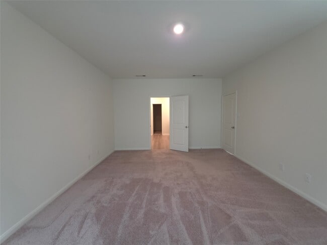 Building Photo - 305 Lone Mountain Dr