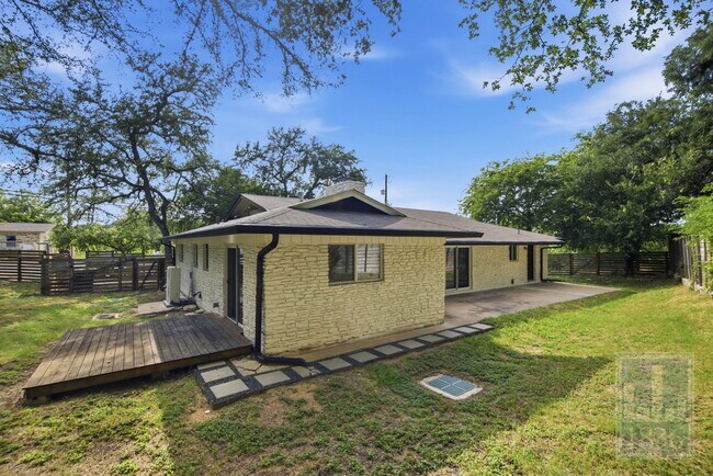 Building Photo - 2703 Burleson Rd