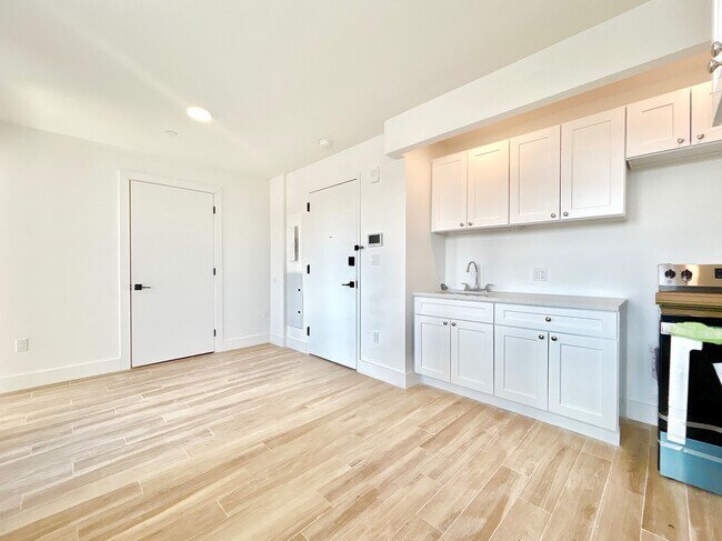 Building Photo - 217 W 123rd St