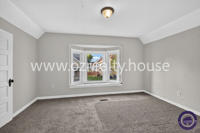 Building Photo - 640 Nesslewood Ave