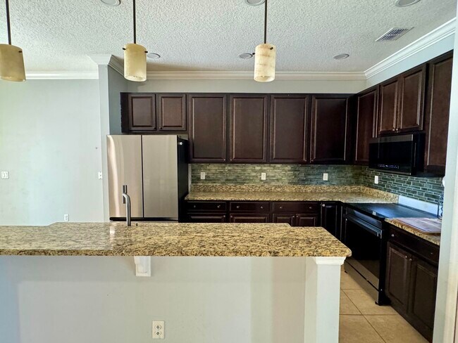 Building Photo - 520 SW Dailey Ave