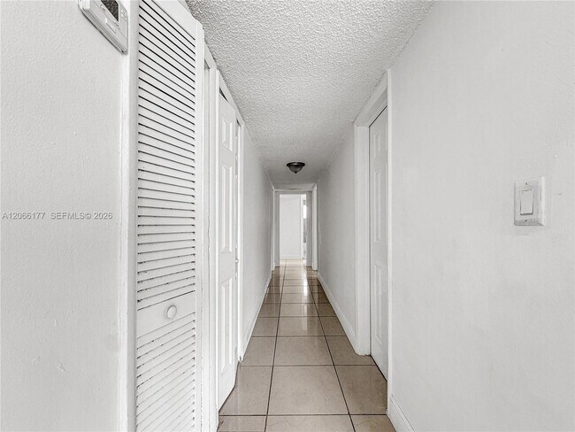 Building Photo - 9103 SW 38th St