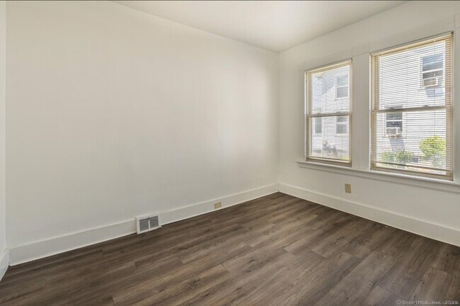 Building Photo - 118-120 New Haven Ave