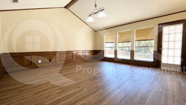 Building Photo - 10 Cypress Ct