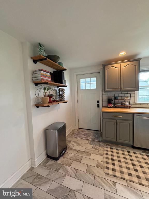 Building Photo - 509 D St