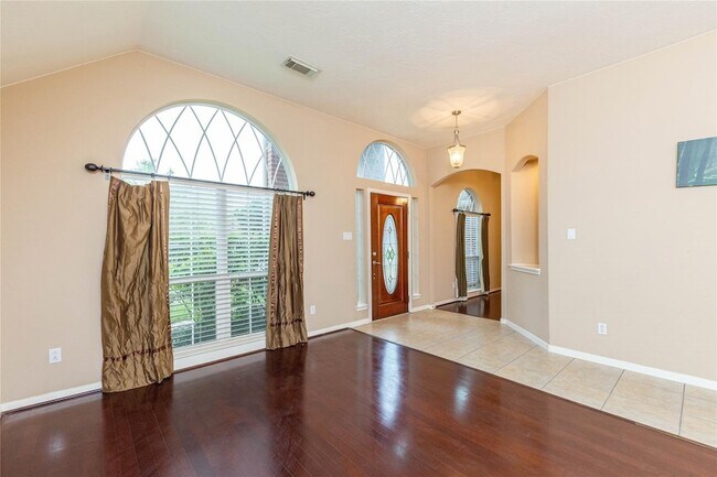 Building Photo - 2201 Signal Hill Dr