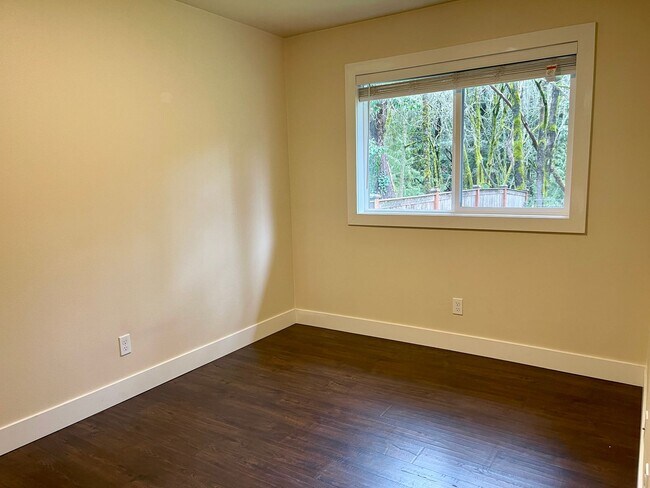 Building Photo - Juniper Street Duplex