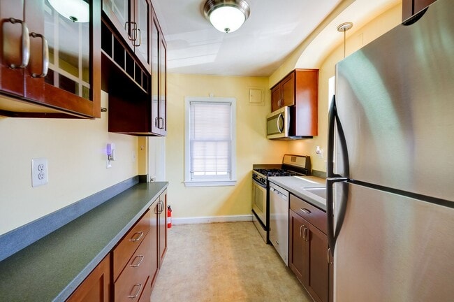 Building Photo - Charming 1930s Stone & Brick Cottage Near ...