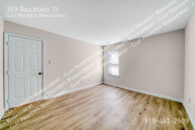 Building Photo - 359 Railroad St