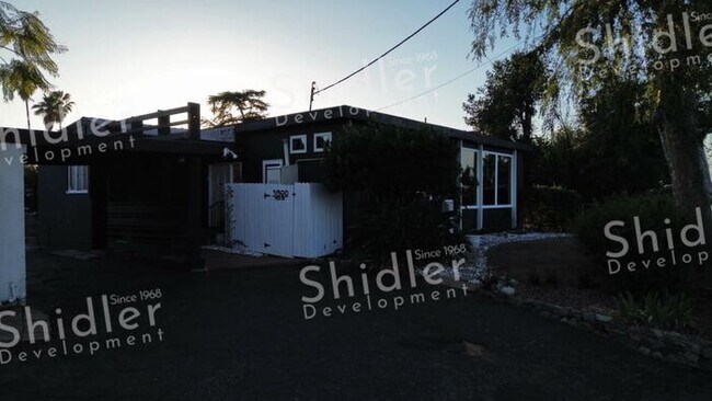 Building Photo - The Bridge House - 2 Bed 1 Bath with Uncompromising Views