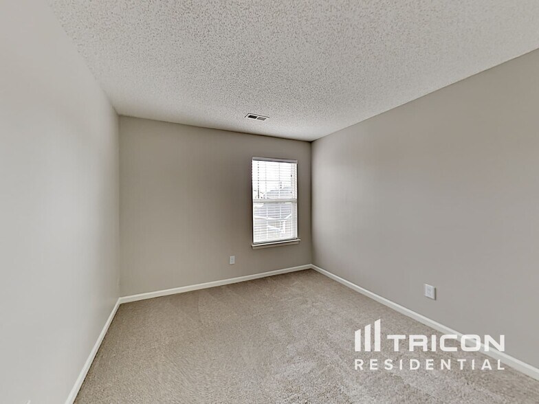 Building Photo - 11810 Stewarts Crossing Dr