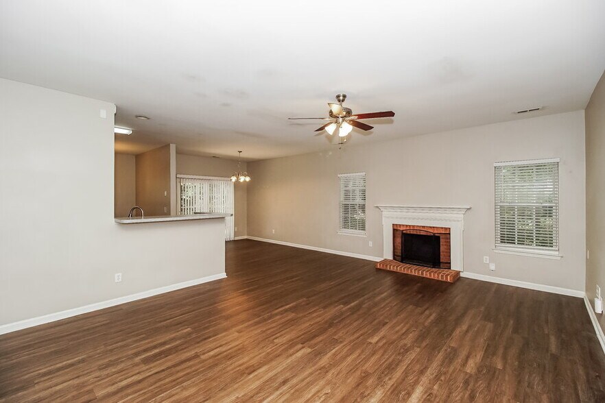 Building Photo - 11430 Northwoods Forest Dr