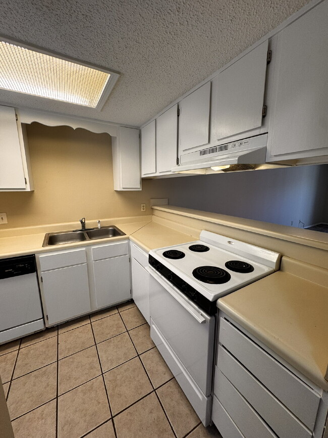 Building Photo - 1818 S 13th Pl